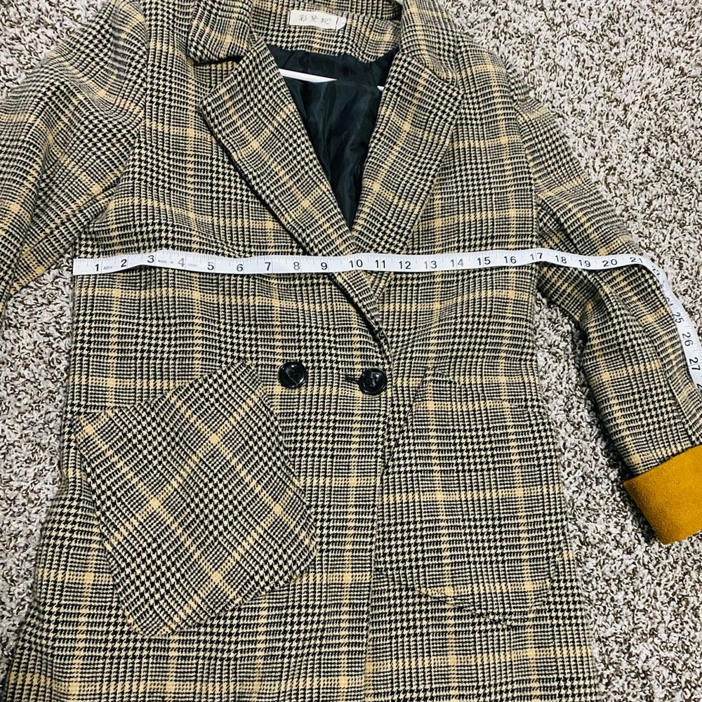 Beautiful Plaid Coat - Picture 5 of 11
